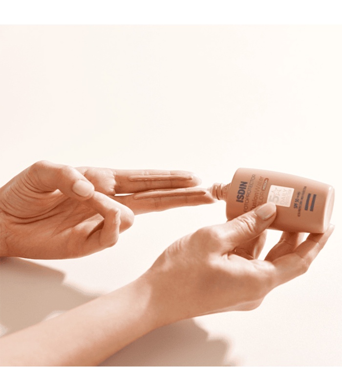 ضدآفتاب  رنگی ایزدین مدیوم فیوژن واتر  حجم 50 میلی لیتر